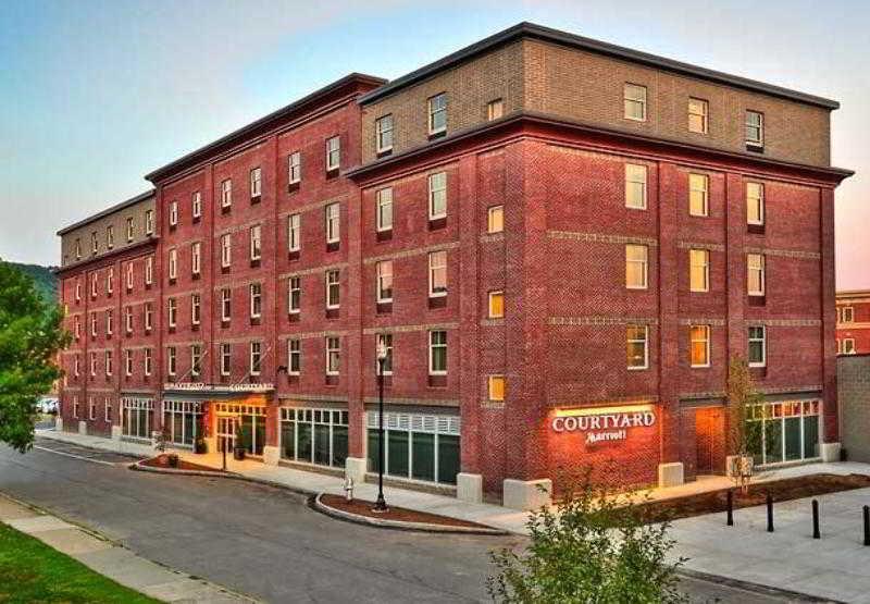 Courtyard Keene Downtown Hotel Exterior photo